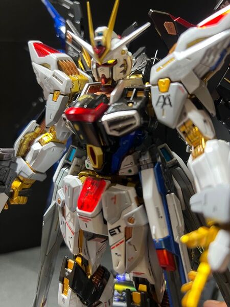 ガンプラ完成品MGEXストライクフリーダムガンダム 外箱あり LED発光