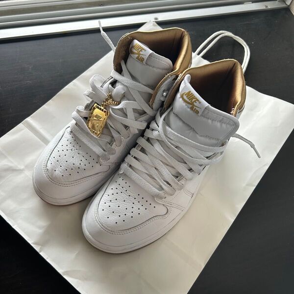 NIKE AIR JORDAN 1 HIGH OG "WHITE/METALLIC GOLD"