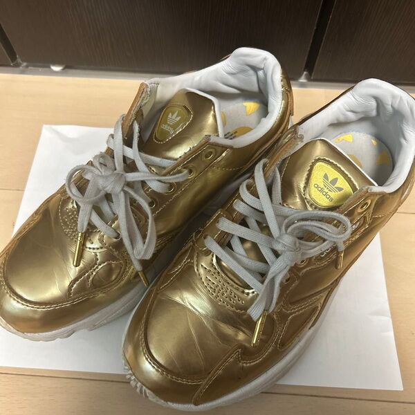 adidas Originals FALCON W ゴールド 24cm