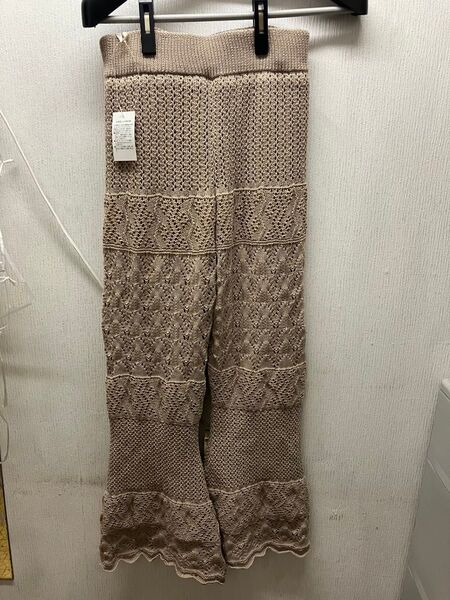 透かし編みニットパンツ ベージュ