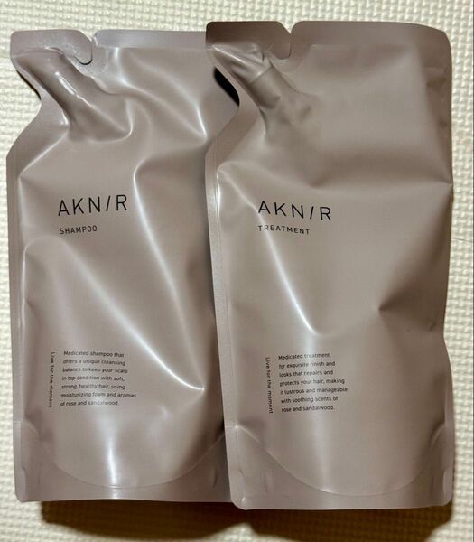 新品 AKNIR アクニー 薬用シャンプー&トリートメント ローズ・サンダルウッドの香り 詰め替え用