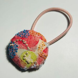 手作り生地のくるみボタンヘアゴム ハンドメイド 刺繍