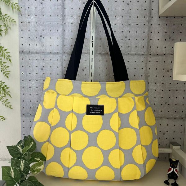 タック入りトートバッグ☆ふんわり大きめバッグ☆にじみ水玉☆ハンドメイド
