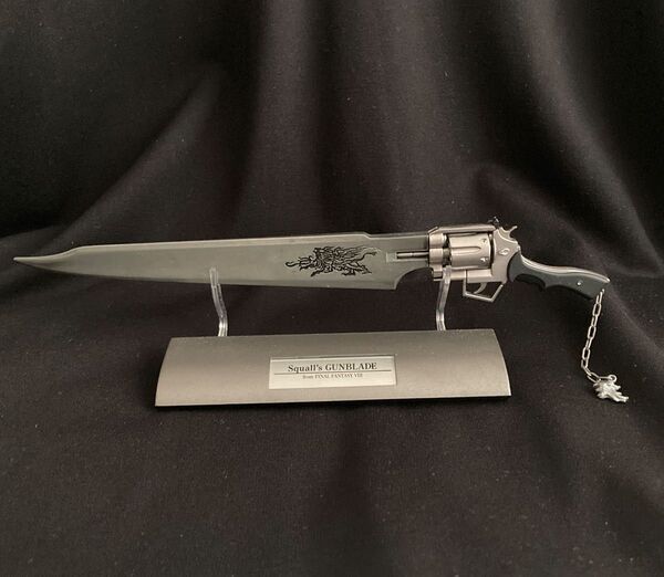 ファイナルファンタジー プレイアームズ ガンブレード FFVIII スコール・レオンハート武器 開封品中古