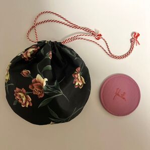 匿名配送【美品】花柄 巾着袋 ミラー付き シビラ 和風 ブラック ピンク ポーチ ミニ巾着 サテン