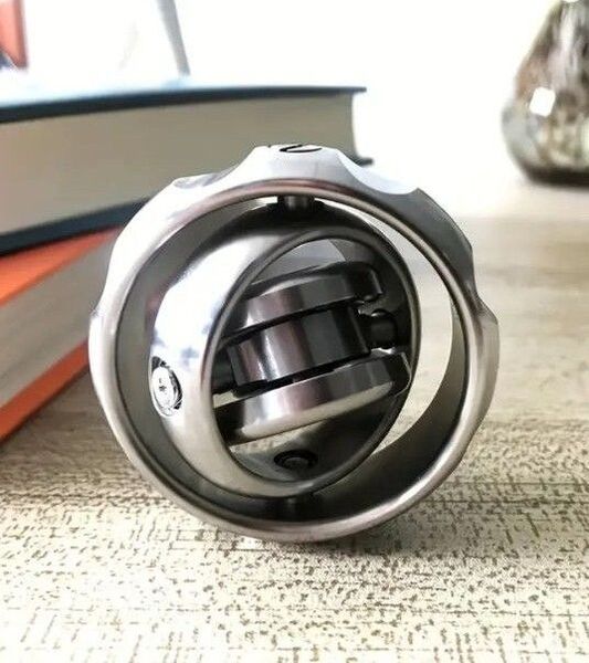 フィジェットトイ 3Dハンドスピナー 360°自由回転 メタル金属製3軸宇宙コマ