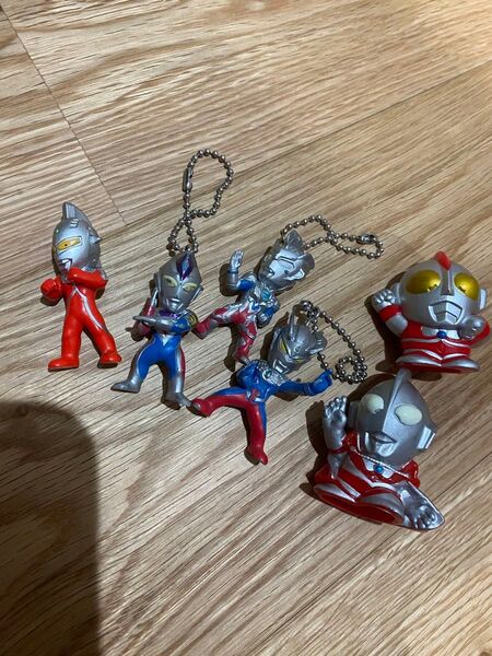 ウルトラマンフィギュアセット 6体 キーホルダー付き ウルトラマン指人形 マスコット