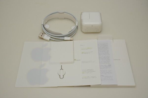 未使用 Apple 純正 12W USB-ACアダプター + Lightningケーブル A1401 MD836LLステッカー付