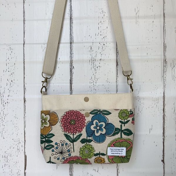☆ハンドメイド☆ポップな花柄生地と帆布のサコッシュ☆ショルダーバッグ☆