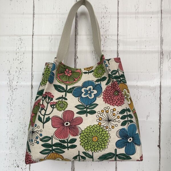 ☆ハンドメイド☆カラフルポップな花柄生地の手提げバッグ☆