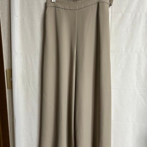 UNIQLO シフォンフレアパンツ