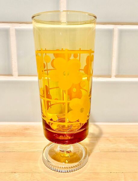 昭和レトロ アデリア 脚付 花柄 アンバー レトロ グラス 美品 当時物 花柄 ガラスコップ ポップ タンブラー