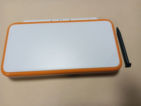 【美品】Newニンテンドー2DS LL ホワイト オレンジ 本体のみ タッチペン付き