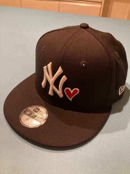 New Era ベースボールキャップ NYロゴ ハート ブラック Youthサイズ49〜54㎝女の子