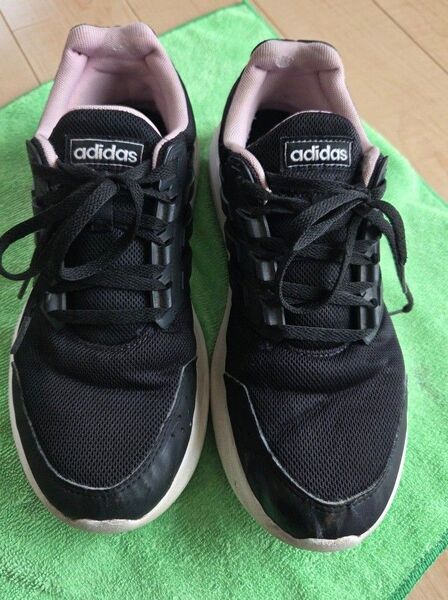 adidas レディーススニーカー 23.5cm ブラック