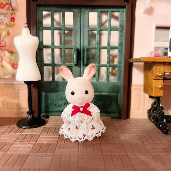 【ハンドメイド】チェリー柄ワンピース*赤ちゃんサイズ(約5cmドール用)
