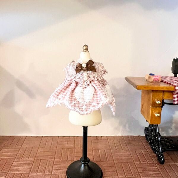 【ハンドメイド】ハート刺繍ワンピース(ピンクギンガム)*赤ちゃんサイズ(約5cmドール用)