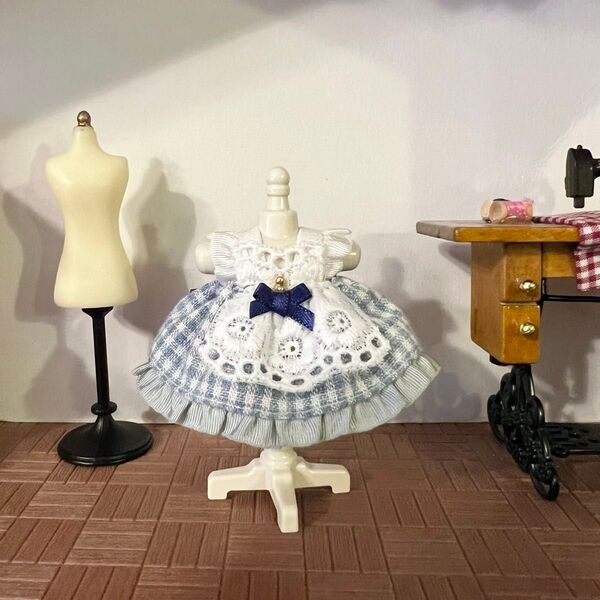 【ハンドメイド】ギンガムチェックエプロンワンピース(水色)*女の子サイズ(約8cmドール用)