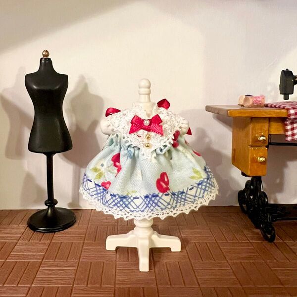 【ハンドメイド】さくらんぼチェックワンピース(ブルー)*女の子サイズ(約8cmドール用)