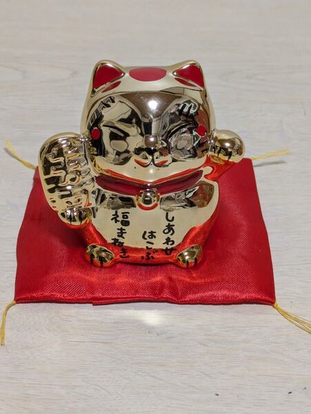 招福開運 金色の招き猫 縁起物 貯金箱 箱入り未使用品