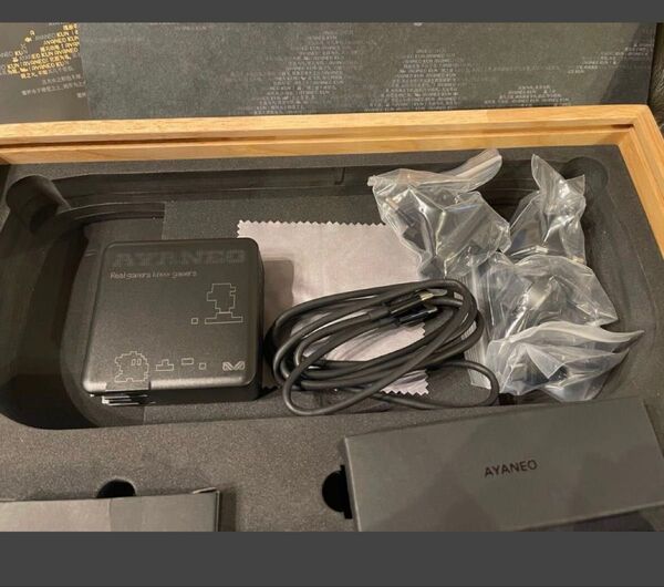 AYANEO KUN-32G/2T 7840u 価格交渉歓迎です。