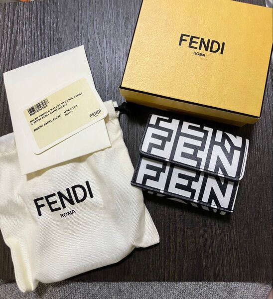 FENDI マークジェイコブス コラボ三つ折り財布 美品