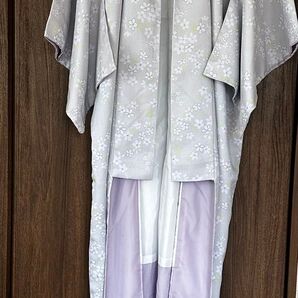 淡い桜模様の羽織り着物 ラベンダー裏地付き くすみグレー系 上品な和装