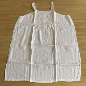ローリーズファーム 白いキャミソールワンピース 刺繍入り ホワイト ノースリーブ