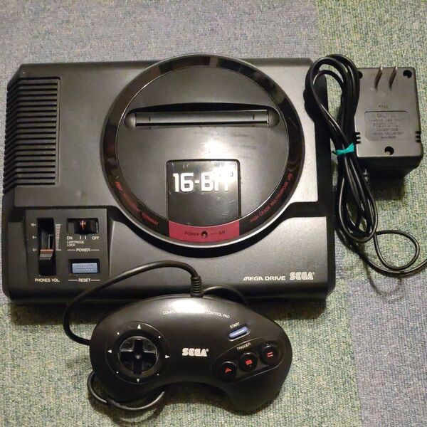 SEGA メガドライブ本体 動作品 (本体裏 拡張スロットの蓋、AV ケーブル 欠品)