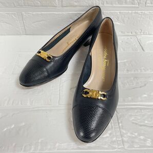 【未使用級】サルバトーレフェラガモ ガンチーニ パンプス ネイビー 23cm Salvatore Ferragamo イタリア製