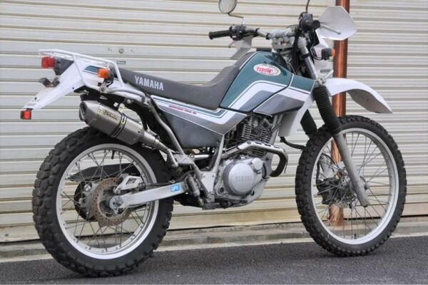 新品 未使用 在庫有平日即日発送セロー225 バイクマフラー ソリッド モタード 異形 スリップオン SUS ステンレス