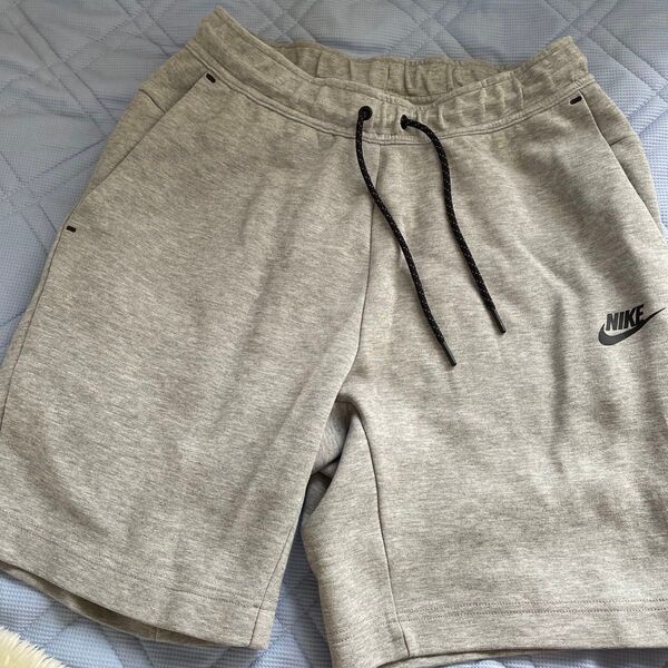 NIKEテックハーフパンツ