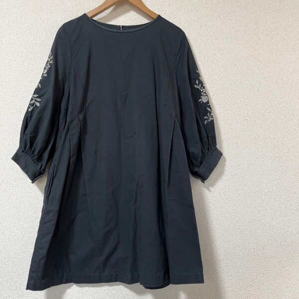 フェリシモ 刺繍入り黒長袖ワンピース MP