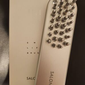 SALONIA EM LIFT BRUSH EMS搭載 頭皮ケアブラシ シルバー