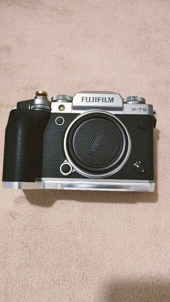富士フイルムX-T5 シルバー FUJIFILM
