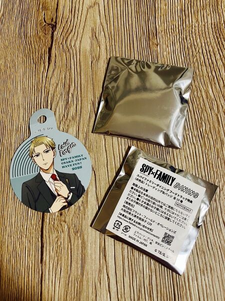 【万博限定】【未開封】SPY×FAMILY DINING トレーディング缶バッジ 2個 と ドリンクに付いてた特典