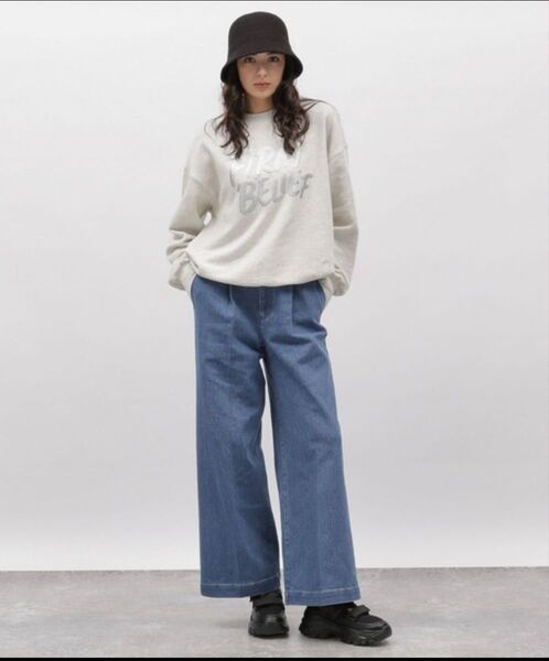 新品タグ付LAKOLEデニムワンタックワイドパンツ