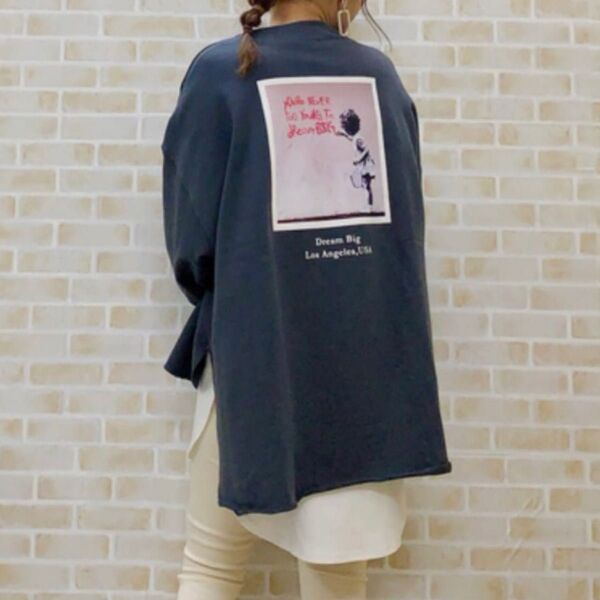 新品未使用 Mサイズ バンクシー バックプリント スウェット グレー スウェT トレーナー ライトオン