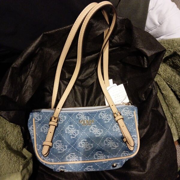 最安値☆GUESS☆ミニショルダーバッグ☆デニム☆新品未使用 ☆Guessバッグ2つで6000円!キャップとセットで5000円