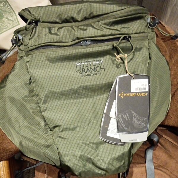 ☆MYSTERY RANCH ☆IN AND OUT 18 ☆バックパック Subalpine ☆未使用に近い