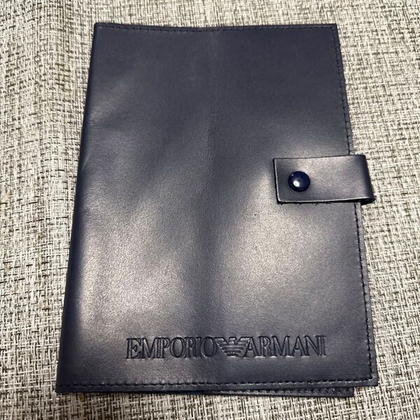 アルマーニ 紺色 本革製ブックカバー