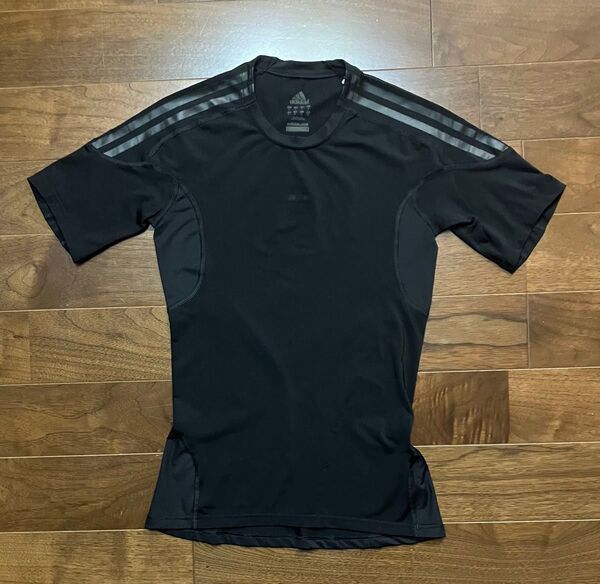 adidas タイトTシャツ ブラック