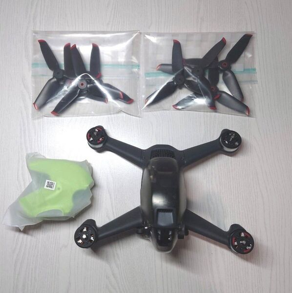 DJI FPV機体 (プロペラ2セット,緑トップカウル)