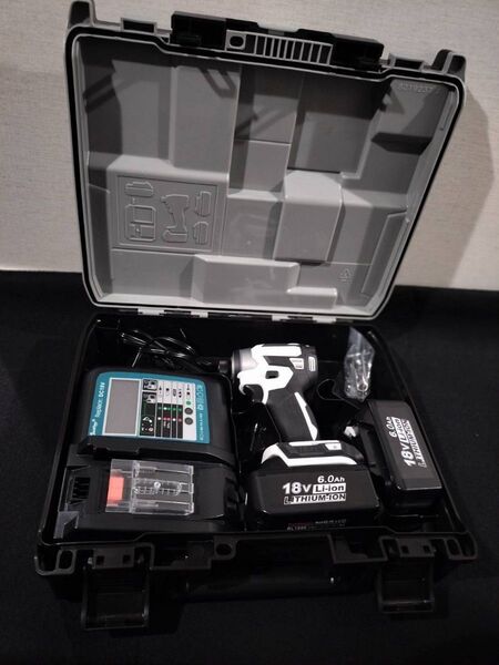 ★マキタタイプ★ 18vインパクトドライバー(白) 充電器液晶表示付き、バッテリーセット