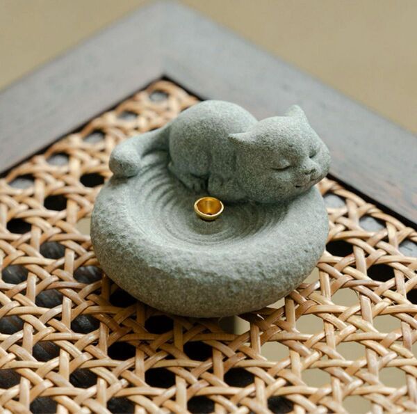 お香立て 猫 アロマソケット 子猫 まねき猫 置物 高さ3.5cm 横6.5cm 可愛い 人気 癒し 猫好き