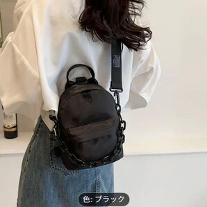 新品 ブラック リュック ミニクロスボディバッグ チェーンデタイル付き