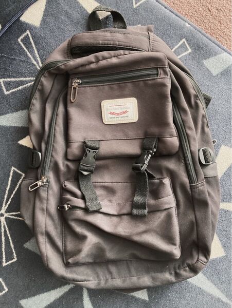 【15日までSALE】黒のキャンバスリュック 外ポケ4つ 内ポケ1つ 大きな入り口2つ