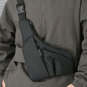 多機能 防水 三角型 ショルダーバッグ メンズ クロスボディバッグ シンプル お洒落 ブラック 軽量357756
