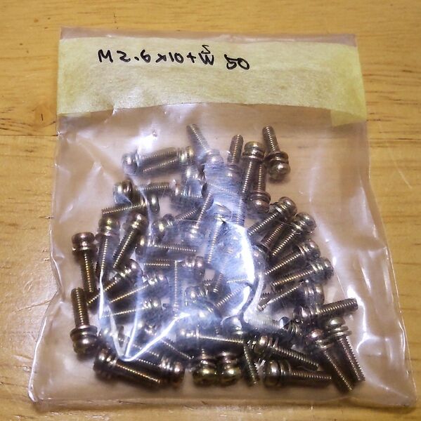 M2.6x10☆ナベ小ねじ☆十字☆スプリングワッシャー、ワッシャー付☆鉄/クロメート☆50本☆新品