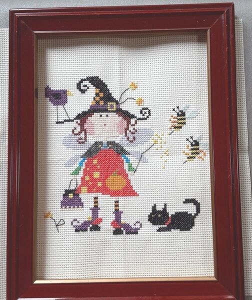 ハンドメイド クロスステッチ刺繍完成品『魔女っ子』